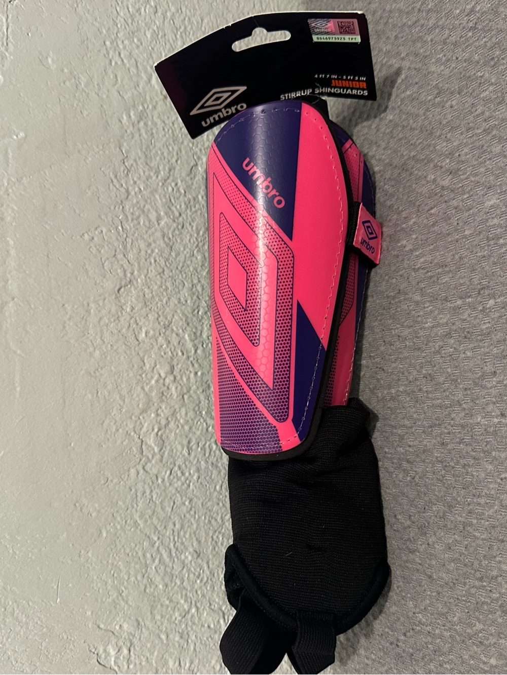 NWT Umbro Black Stirrup Shin Guard Sleeves With Neon Pink Purple Accents Junior